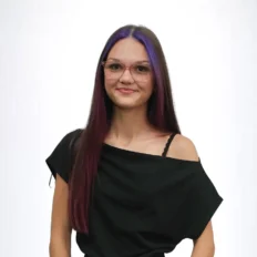 Makayla Barnard, Nail Technician